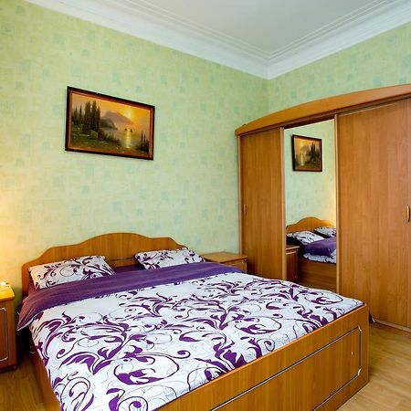 Apartments On Bolshaya Morskaya 65 Mikolajiv Kültér fotó